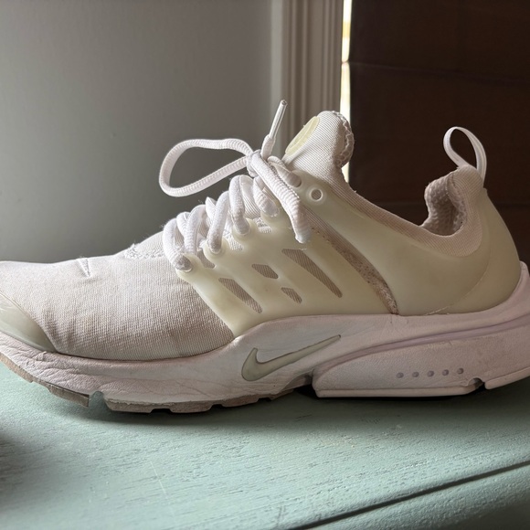 Nike White Athletic Shoes - Picture 4 of 6